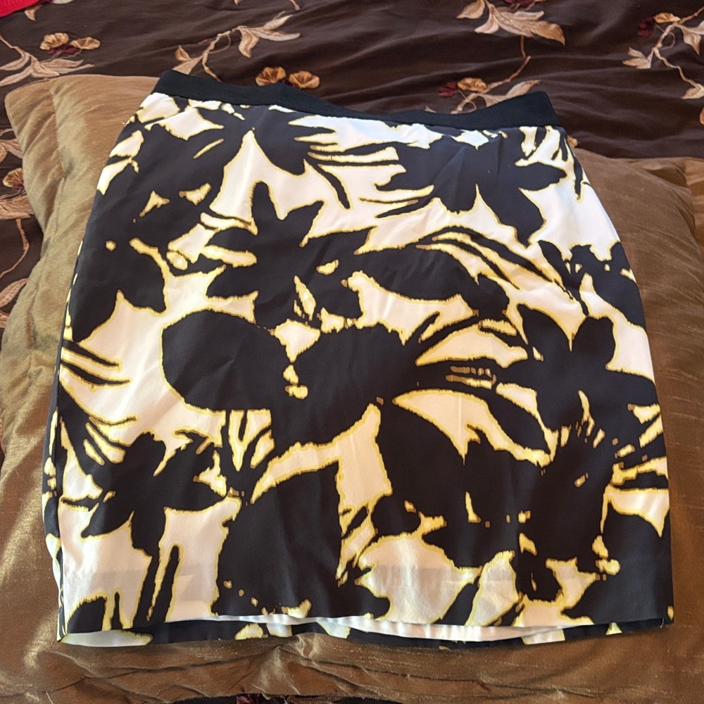 Ann Taylor Black and White Floral Pencil Skirt